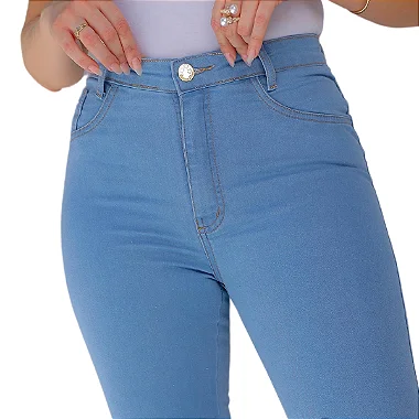 calça jeans skinny cintura alta clara detalhe